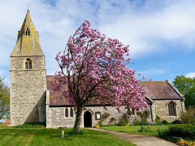 Nhà thờ cổ tại Anh nghiêng hơn Tháp nghiêng Pisa