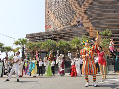  Nghệ thuật phương Nam sáng đèn mừng ngày thống nhất