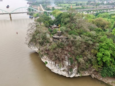  “Bảo tàng văn học” hơn 700 năm trên Dục Thúy Sơn