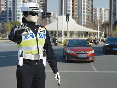 Trung Quốc: Robot cảnh sát “xuống phố”