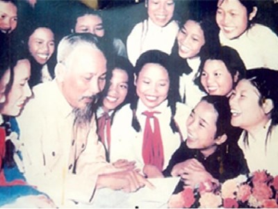  Trẻ em như búp trên cành