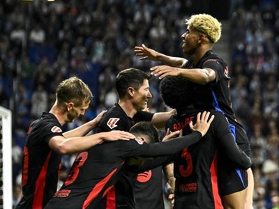 Barcelona vô địch La Liga, hoàn tất cú ăn ba quốc nội sau chiến thắng trước Espanyol
