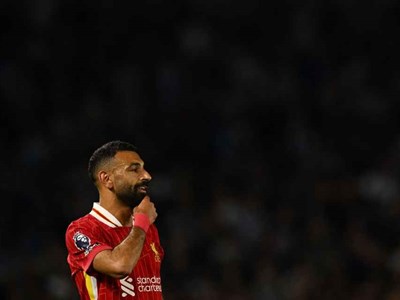 Liverpool hụt hơi sau đăng quang, Salah vẫn chờ phá kỷ lục lịch sử