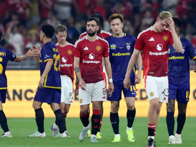 Man United bị la ó sau thất bại trước đội bóng của Hai Long, Hoàng Đức