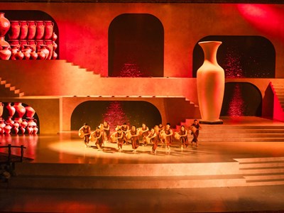 Vinpearl Nha Trang: Sân khấu hóa di sản, đánh thức hồn Việt qua Việt Nam Bách Nghệ