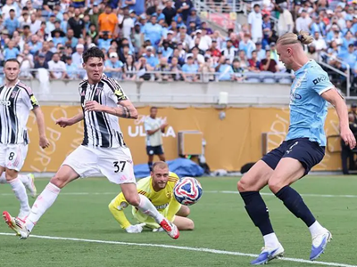 Haaland cán mốc 300 bàn nhanh hơn Ronaldo gần 200 trận