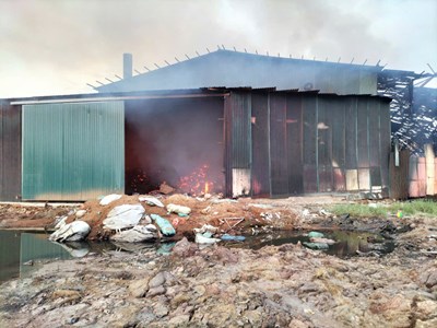 Hỏa hoạn tại xưởng tái chế ở Văn Lâm: 5 công nhân nguy kịch