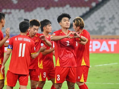 Lý Đức và Đình Bắc ghi bàn, U23 Việt Nam vào bán kết với ngôi đầu bảng