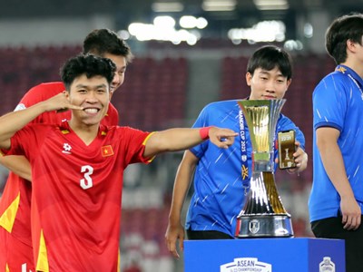 Trung vệ thép của U23 Việt Nam gia nhập CLB CAHN