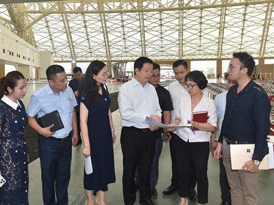 Phó Thủ tướng Mai Văn Chính hoan nghênh tiến độ thi công Triển lãm Thành tựu đất nước