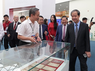 Nhà xuất bản Giáo dục Việt Nam tham gia Triển lãm Thành tựu đất nước
