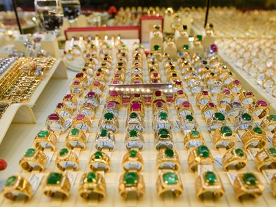 Giá vàng hôm nay 17.10: Vàng lập kỷ lục bốn phiên liền, chênh lệch SJC - quốc tế gần 10 triệu đồng