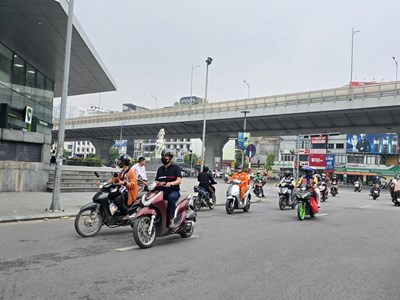 Hà Nội kích hoạt vùng phát thải thấp: Cấm xe máy xăng theo giờ trong vành đai 1 từ 1.7.2026