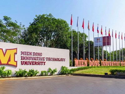 Hiệp hội Vật lý Việt Nam tặng bằng khen cho MIT University Việt Nam