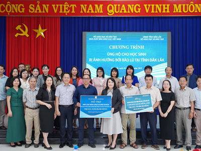 Nhà xuất bản Giáo dục Việt Nam hỗ trợ kịp thời 366 nghìn bản sách giáo khoa cho học sinh vùng lũ lụt tỉnh Đắk Lắk