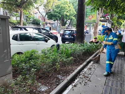 Tăng cường vệ sinh môi trường các tuyến phố trung tâm dịp cao điểm cuối năm 2025