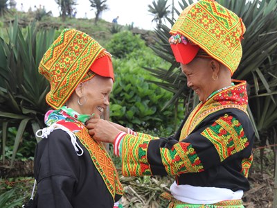 Sản phẩm văn hóa dân gian với phát triển du lịch