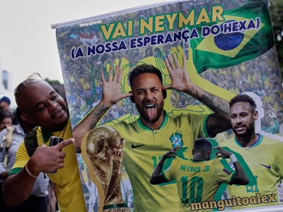 Neymar, cái bóng Messi và canh bạc của Brazil