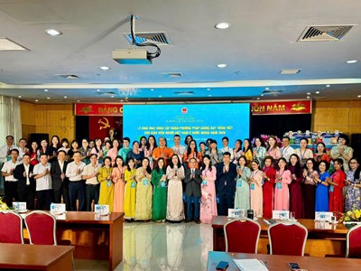Để tiếng Việt sống cùng thế hệ trẻ kiều bào