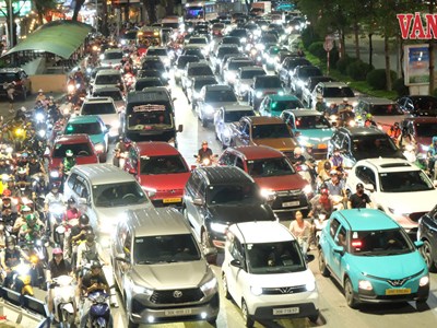 Nghỉ lễ năm ngày, đừng để văn minh cũng nghỉ