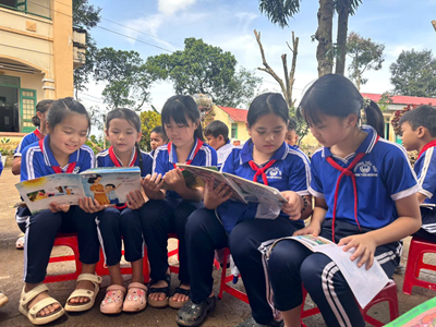Một cuốn sách, hai mái đầu