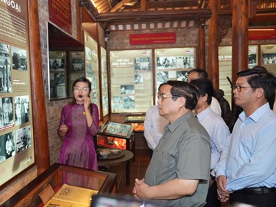 Thủ tướng Phạm Minh Chính dâng hương và thăm Bảo tàng Đại tướng Nguyễn Chí Thanh