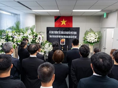 Tổng lãnh sự quán Việt Nam tại Fukuoka viếng Tổng Bí thư Nguyễn Phú Trọng