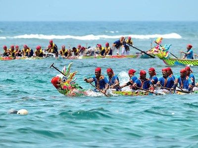Hấp dẫn Hội đua thuyền truyền thống tứ linh ở đảo Lý Sơn