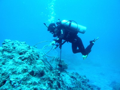 Lặn biển dọn rác thải, làm sạch đáy biển ở Lý Sơn