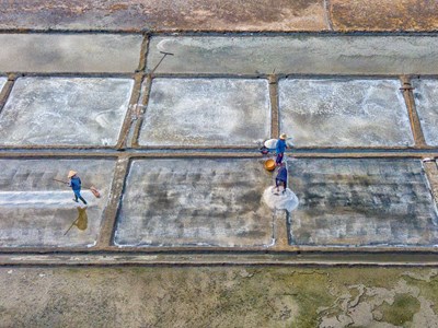 Bảo tồn và nâng cao giá trị nghề muối truyền thống gắn với phát triển du lịch cộng đồng