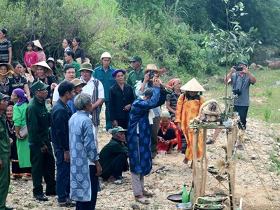 Độc đáo lễ cầu mưa của người Hrê ở Ba Thành
