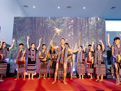 Giới thiệu văn hóa của đồng bào Hrê đến du khách