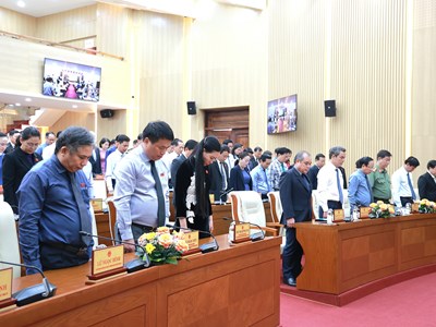 Kỳ họp HĐND tỉnh Quảng Ngãi dành một phút mặc niệm tưởng nhớ Tổng Bí thư Nguyễn Phú Trọng