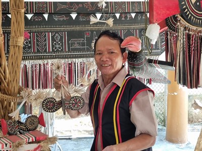 Nghệ thuật trang trí cây Nêu của người Cor trở thành Di sản văn hóa phi vật thể quốc gia