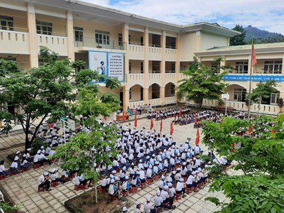 Niềm vui năm học mới ở vùng cao Quảng Ngãi