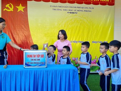 Học sinh Quảng Ngãi chung tay ủng hộ đồng bào vùng bão, lũ phía Bắc