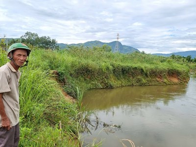 Nỗi lo sợ sạt lở bờ sông mùa mưa bão