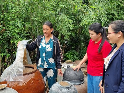 Gìn giữ và phát huy giá trị nghề làm nước mắm truyền thống ở cửa biển Sa Cần