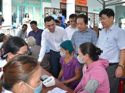 Mang niềm vui và sức khỏe đến với người nghèo ở Quảng Ngãi