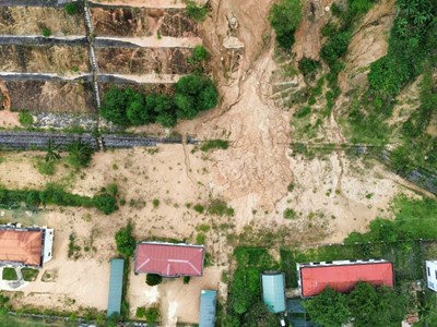 Sạt lở núi đe dọa nhiều trụ sở cơ quan hành chính miền núi Quảng Ngãi