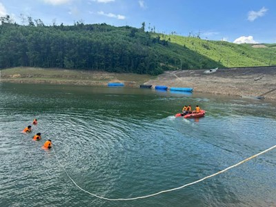 Giả định tình huống du khách bị mắc kẹt do nước suối dâng cao