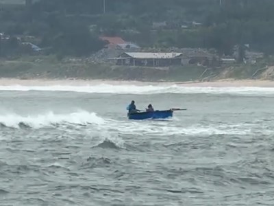 Lập biên bản một ngư dân do không chấp hành lệnh cấm biển