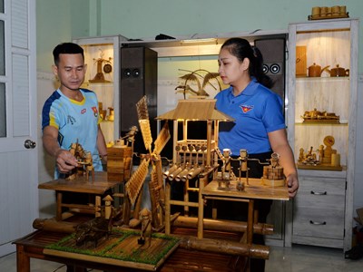 Biến những cây tre làng thành đồ mỹ nghệ thu hút du khách