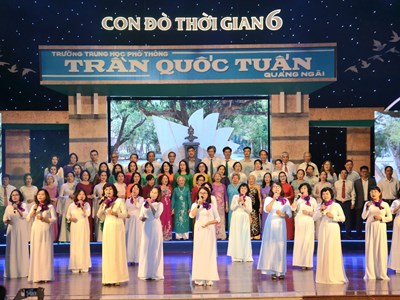 Lắng đọng đêm nhạc tri ân thầy cô 