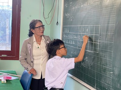 Lớp học đặc biệt của bà giáo già