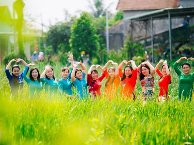 Nông dân Quảng Ngãi xuống giống hoa phục vụ Tết