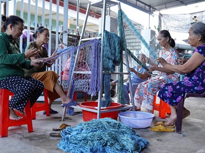 Gìn giữ nghề đan võng truyền thống