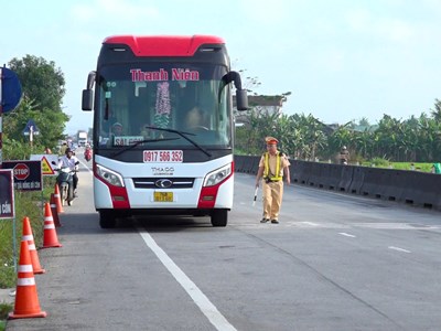 Quảng Ngãi chú trọng nâng cao ý thức chấp hành pháp luật của đội ngũ lái xe