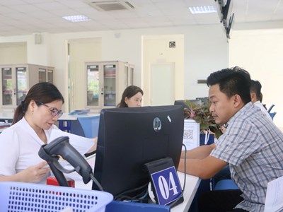 Quảng Ngãi tinh giản biên chế 55 trường hợp