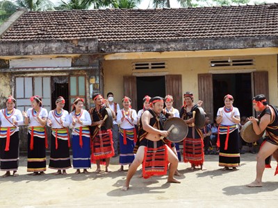 Độc đáo nghệ thuật đấu chiêng của đồng bào Cor Quảng Ngãi